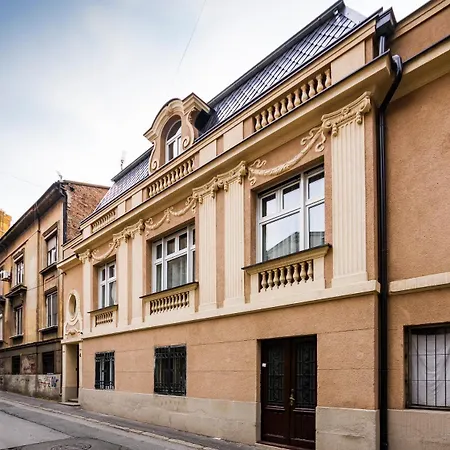 Lux Old Town *